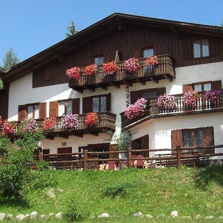 Albergo Scoiattolo Tret 외부 사진